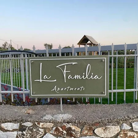 شقة La Familia Luxury Private Maisonettes Near The Sea *