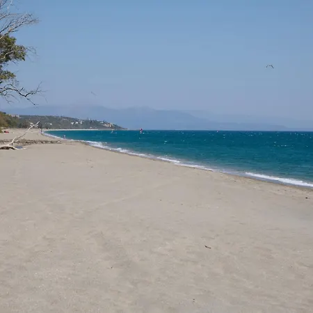 La Familia Boutique Private Maisonettes Near The Sea * Gythio
