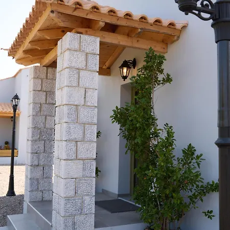La Familia Luxury Private Maisonettes Near The Sea * Gytheio